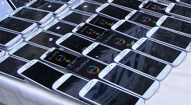 313 KAÇAK CEP TELEFONU ELE GEÇİRİLDİ