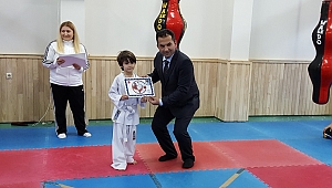 KUŞAK SERTİFİKALARINI EMNİYET MÜDÜRÜNÜN ELİNDEN ALDILAR