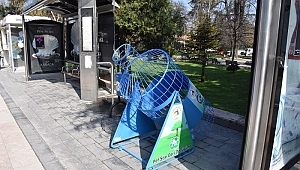 SOKAKLARA PET ŞİŞE TOPLAMA KUMBARALARI KONULDU