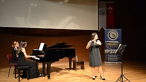 ÜNİVERSİTEDE FLÜT VE PİYANO RESİTALİ