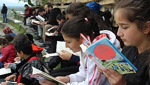 ANTİK TİYATRO'DA KİTAP OKUDULAR
