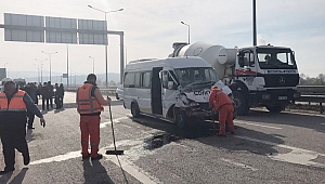 ENGELLİ TAŞIYAN SERVİS KAZA YAPTI