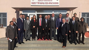 HÜKÜMLÜLERE TİYATRO SAHNELENDİ
