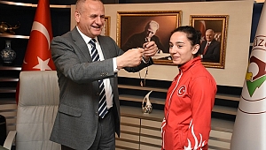 KELEŞ'TEN DÜNYA ŞAMPİYONUNA ALTIN