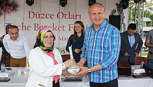 AYTEN USTA DÜZCE'DEKİ GİRİŞİMCİ KADINLARA ROL MODEL OLDU