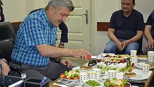 BAŞKAN YİĞİT'E SÜRPRİZ DOĞUM GÜNÜ