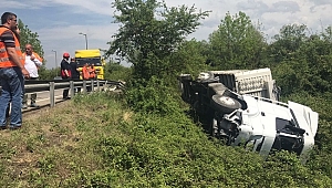 YOLDAN ÇIKAN TIR ŞARAMPOLE YUVARLANDI