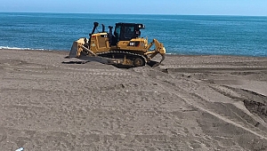 AKÇAKOCA'DA PLAJLAR TEMİZLENDİ