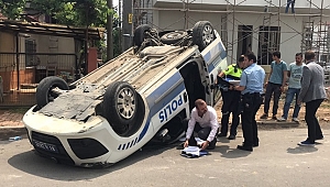 KAZA YAPAN POLİS ARACI TERS DÖNDÜ