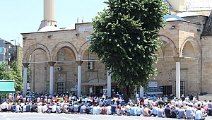 RAMAZANIN SON CUMASINDA CAMİLER DOLDU TAŞTI