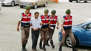 BAYRAĞI SÖKMEYE ÇALIŞAN ŞAHIS TUTUKLANDI