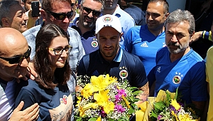 FENER'İ TARAFTARLAR KARŞILADI