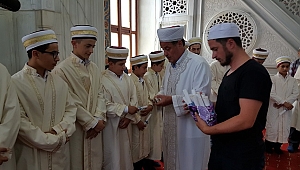 HAFIZLAR İCAZETLERİNİ ALDI