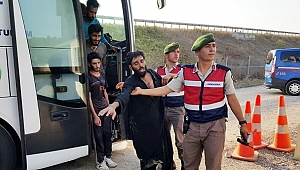 157 MÜLTECİ 1 OTOBÜSTEN ÇIKTI