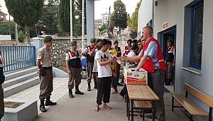 KIZILAY'DAN MÜLTECİLERE ŞEVKAT ELİ