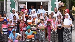 MİNİKLER CAMİİ SONU HEDİYELERİNİ ALDI
