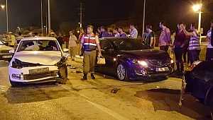 4 ARACIN KARIŞTIĞI KAZADA 8 KİŞİ YARALANDI