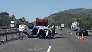 TIRA ARKADAN ÇARPAN OTOMOBİL TERS DÖNDÜ