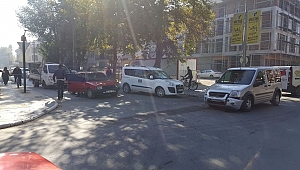 3 ARAÇ BİRBİRİNE GİRDİ