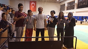 KİCK BOKSCULAR MADALYA İLE DÖNDÜLER