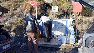 BU SU İÇİN KUYRUĞA GİRİYORLAR