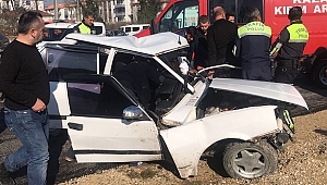 KAZADA SÜRÜCÜ OTOMOBİLDE SIKIŞTI