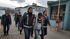 ZEHİR TACİRLERİ YAKALANDI