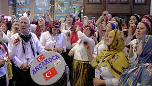 ŞARKI BESTELEYEN KADINLAR FUARI NEŞELENDİRDİ