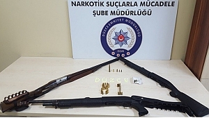 OKUL BAHÇESİNDE UYUŞTURUCUYLA YAKALANDI
