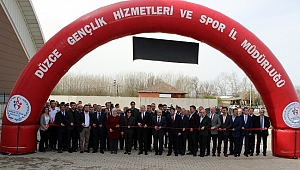 ÖZLÜ, SPOR TESİSLERİNİN AÇILIŞINI YAPTI