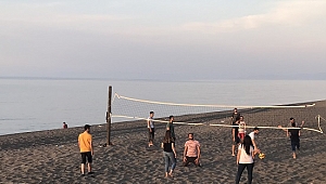 AKÇAKOCA'DA PLAJ VOLEYBOLU SEZONU BAŞLADI