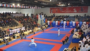 KARATE GRUP MÜSABAKALARI DÜZCE'DE BAŞLIYOR