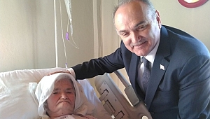 BAKAN ÖZLÜ'DEN ANNELER GÜNÜ ZİYARETİ