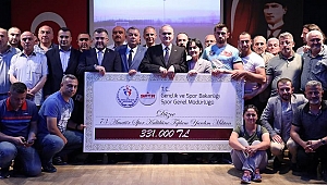 BAKAN ÖZLÜ'DEN AMATÖR KULÜPLERE DESTEK