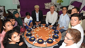 HER AKŞAM BİR EVDE İFTAR YAPIYORLAR