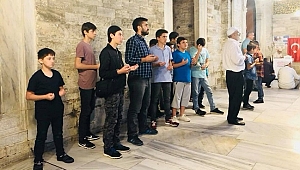 GENÇLER SABAH NAMAZINDA