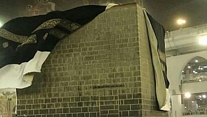 KABE'NİN ÖRTÜSÜ UÇTU