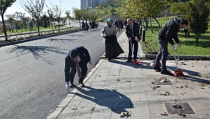 ÜNİVERSİTE TEMİZ ÇEVRE KONUSUNDA FARKINDALIK OLUŞTURUYOR