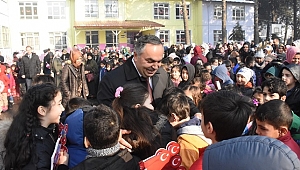 BAŞKAN AY, KARNE DAĞITTI