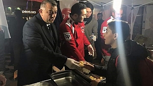LOKMA DAĞITARAK KANDİLİ KUTLADI