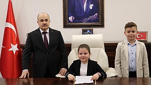 VALİ DAĞLI, KOLTUĞUNU DEVRETTİ
