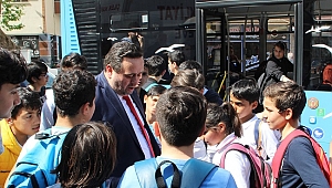 AKÇAKOCA'DA İLKÖĞRETİM ÖĞRENCİLERE BEDAVA 4 BİLET