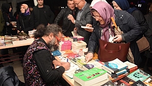 SİNAN YAĞMUR OKURLARI İLE BULUŞTU