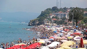 AKÇAKOCA SAHİLLERİ DOLDU, TAŞTI