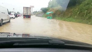 KOCAELİ-SAKARYA YOLU ULAŞIMA KAPANDI