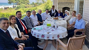 GÖKÇEK'LERİN EVİNDE KAHVALTI BULUŞMASI