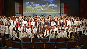 HEKİMLER BEYAZ ÖNLÜKLERİNİ GİYDİ