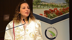 ÜNİVERSİTEDE AKADEMİK YIL TÖRENLE AÇILDI