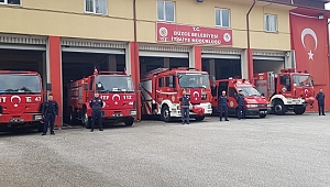 ZABITA VE İTFAİYE ARAÇLARINA BAYRAK ASTI