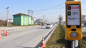 KAVŞAKTA 'BAS GEÇ'